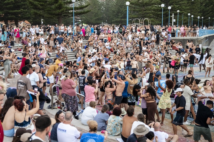 Big Crowd at Coogee Beach Dancing