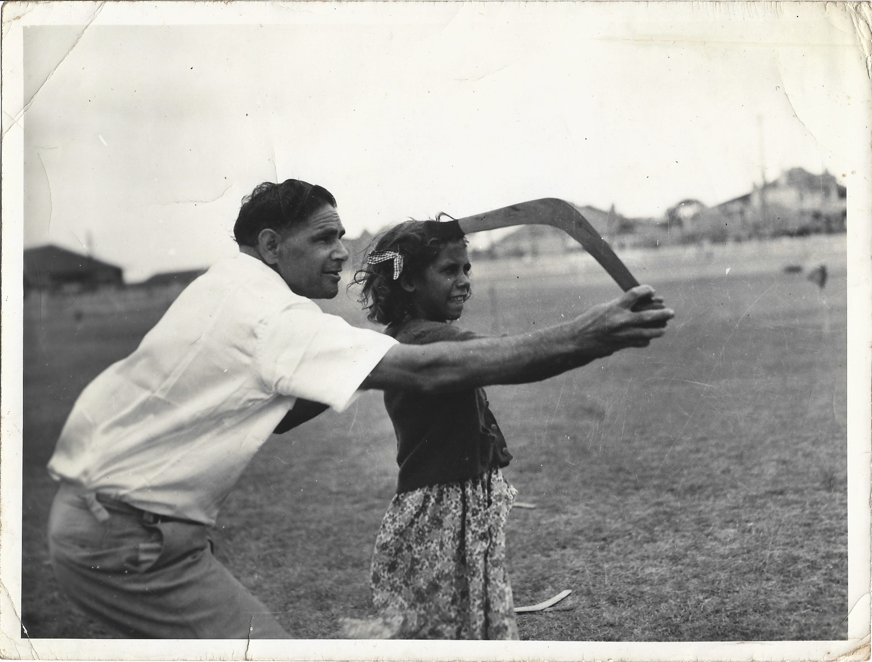 Joe Timbery teaching a young girl how to throw a boomerang