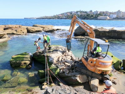 The 30-tonne rock at Giles Baths being broken into pieces.