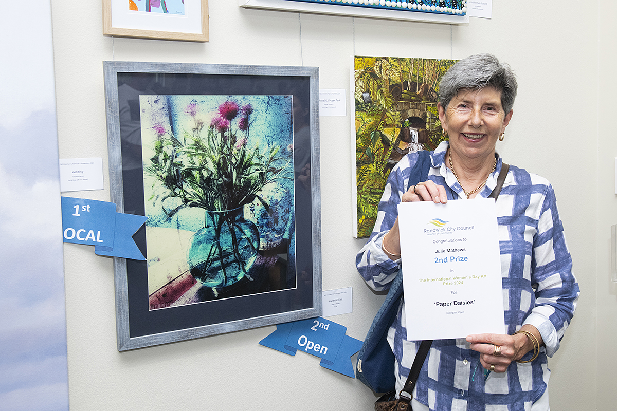 Image of 2024 Women's Art Prize - Open category 2nd place - Julie Mathews and artwork Paper Daisies