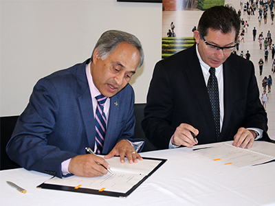 Mayor D'Souza and Prof Ian Jacobs sign MOU