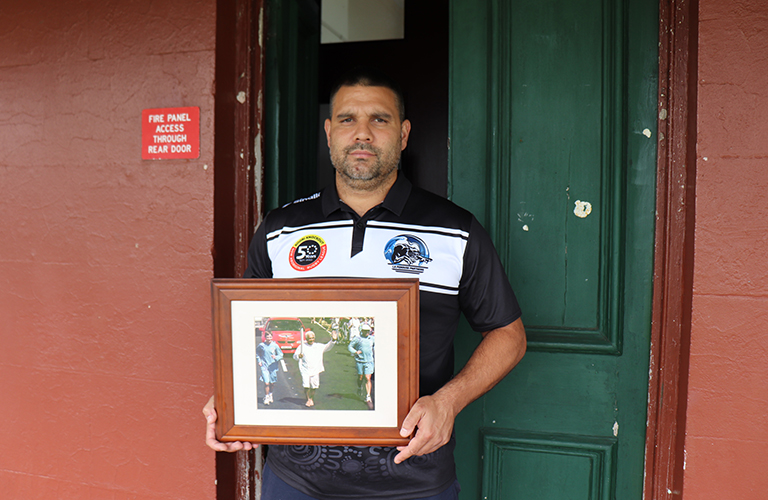 Alan Daly with a photograph of his grandfather, boxing champion Uncle Les Davison.