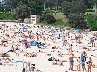Coogee Beach filled with people