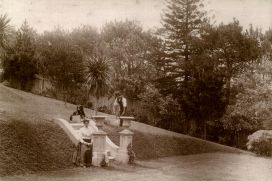 Roslyn-Garden-and-tennis-court-1893.jpg
